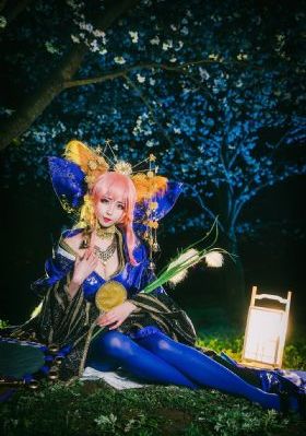 与僧侣交往的色欲之夜
