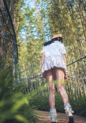 25岁女高中生